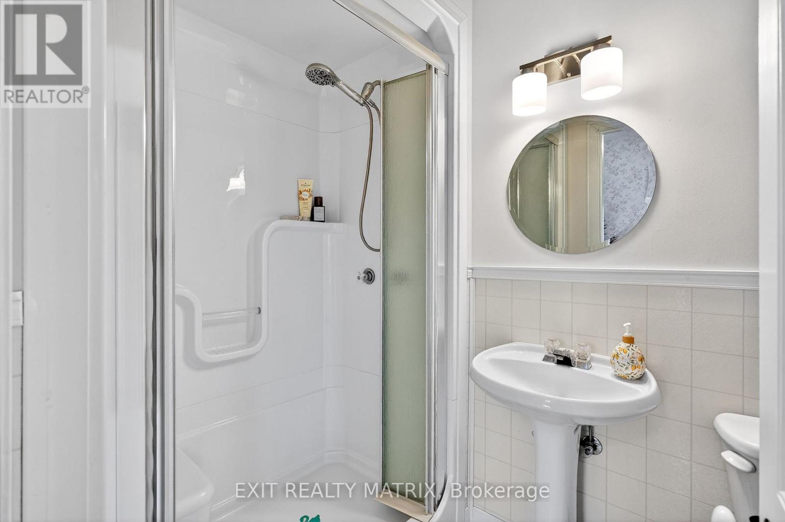 22 WATER STREET E - 28