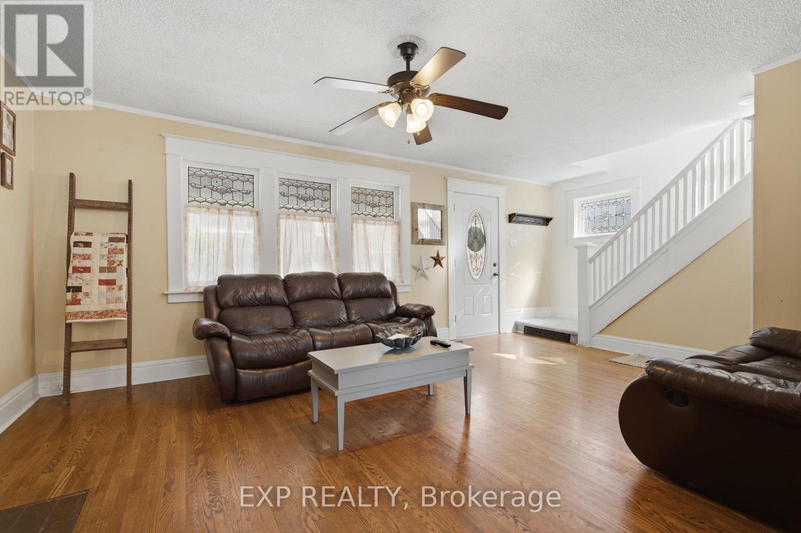 26 LOWELL AVENUE - Image 11