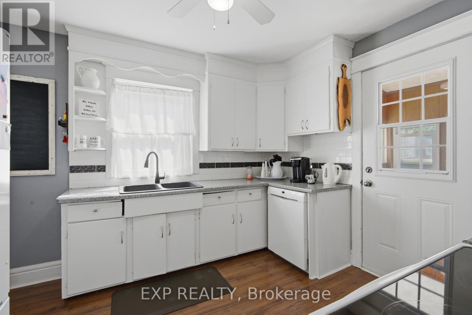 26 LOWELL AVENUE - Image 18