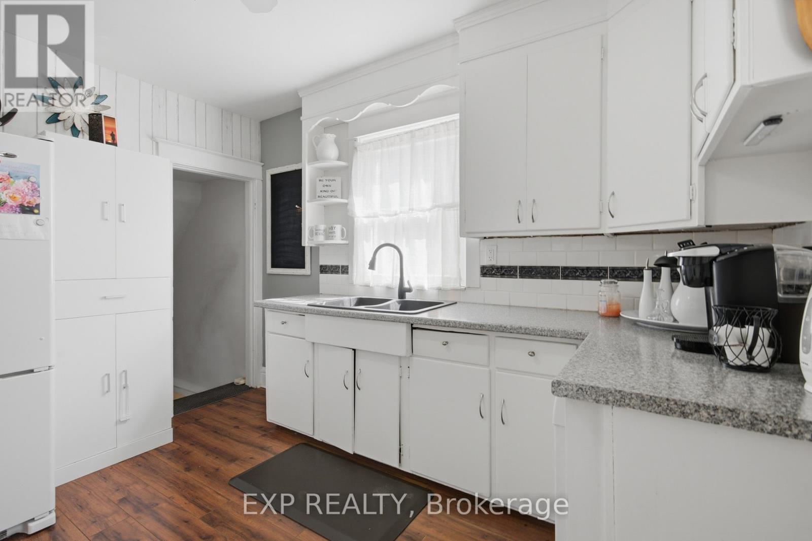 26 LOWELL AVENUE - Image 19