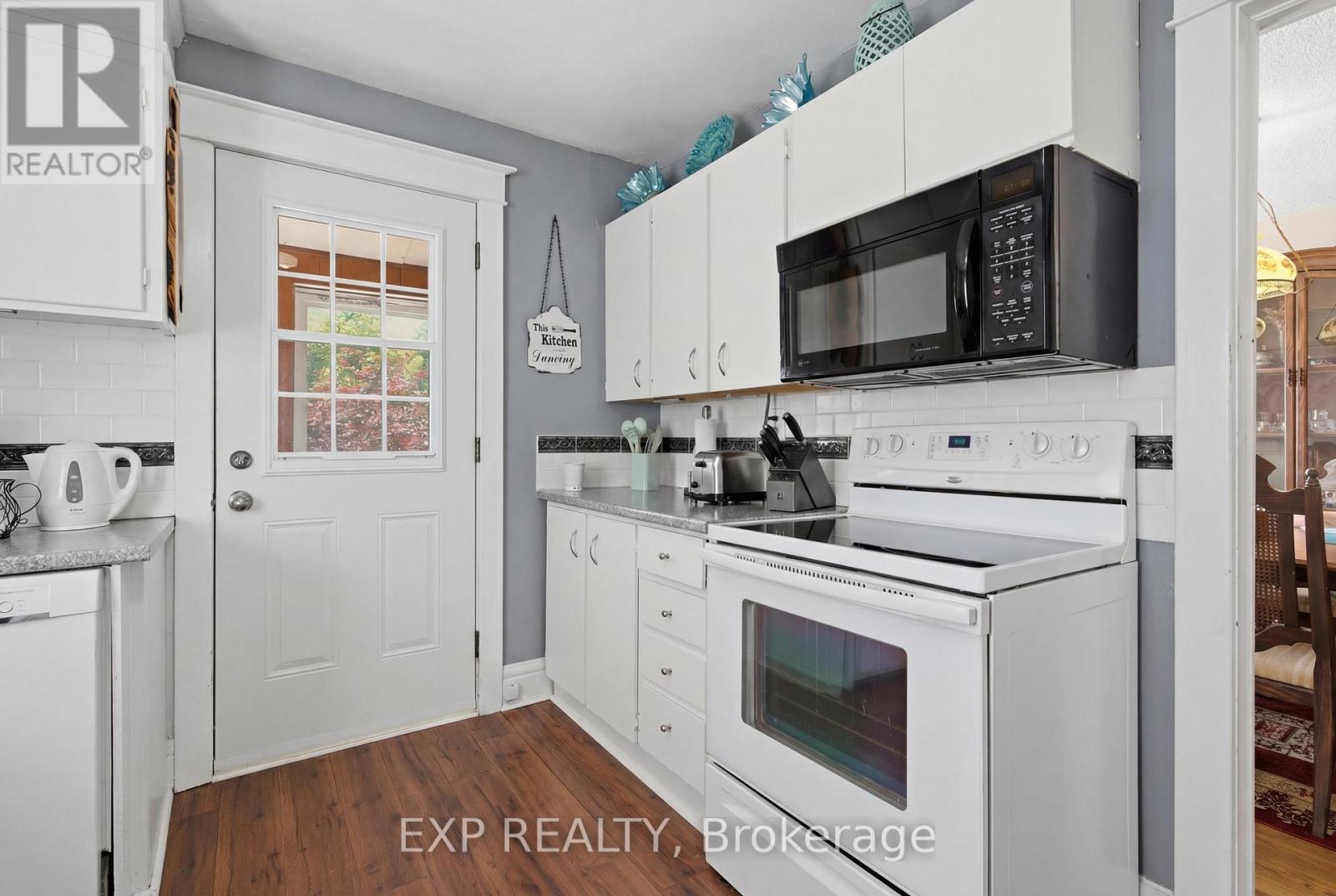 26 LOWELL AVENUE - Image 20