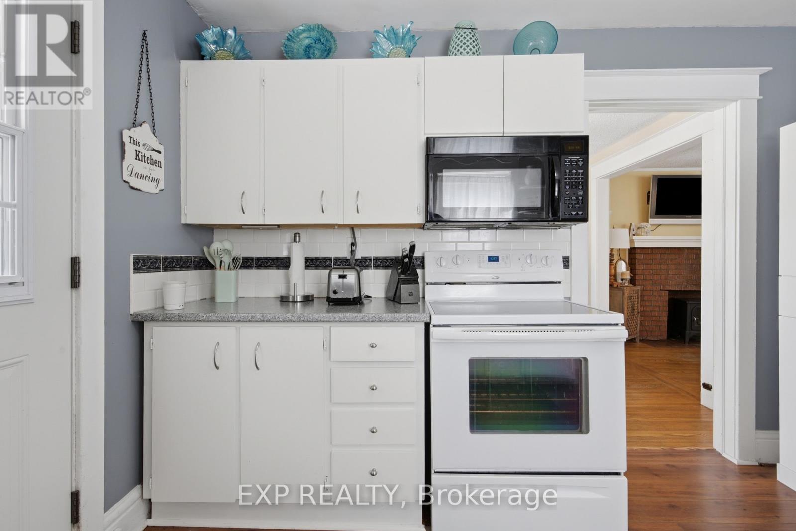 26 LOWELL AVENUE - Image 21
