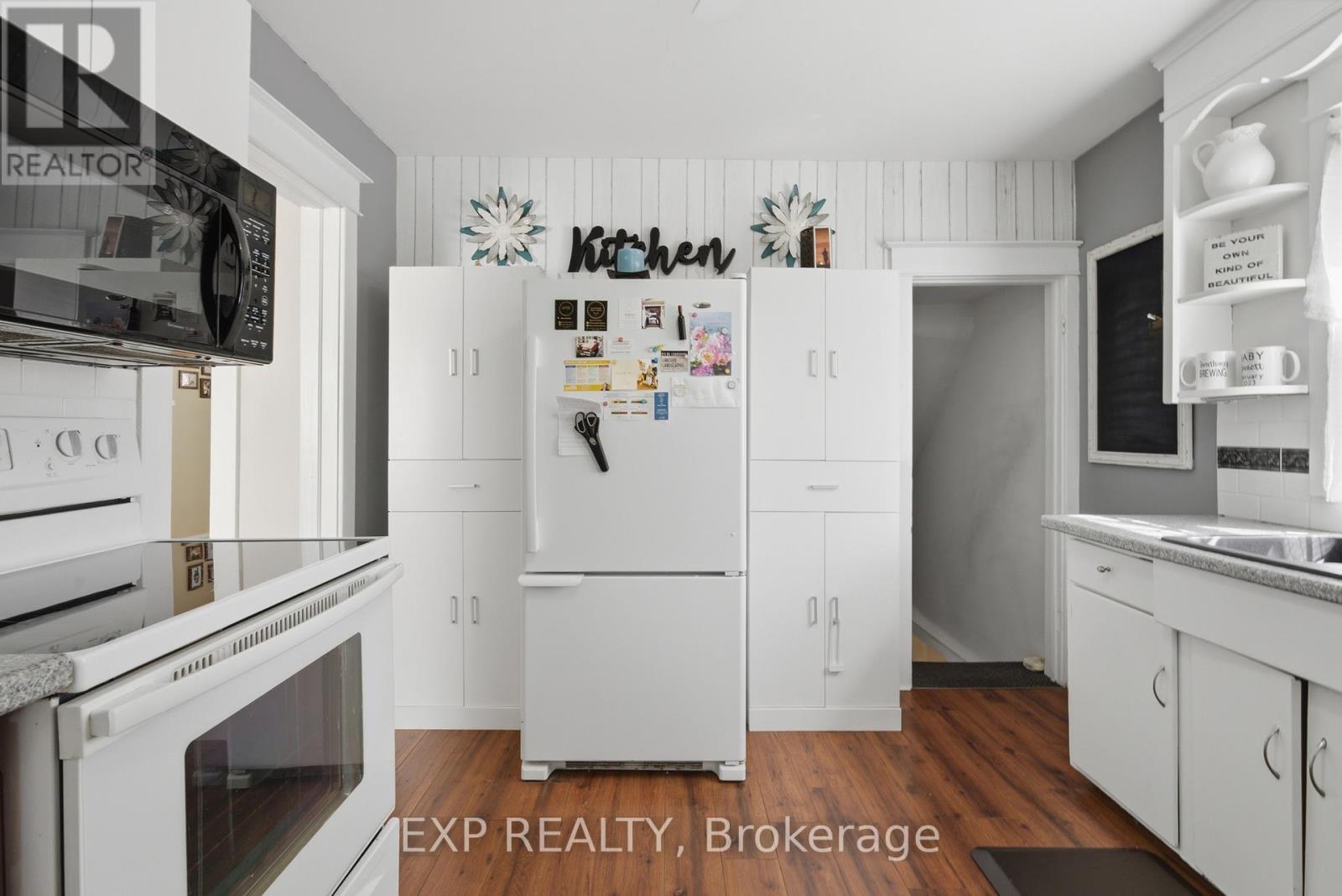 26 LOWELL AVENUE - Image 22