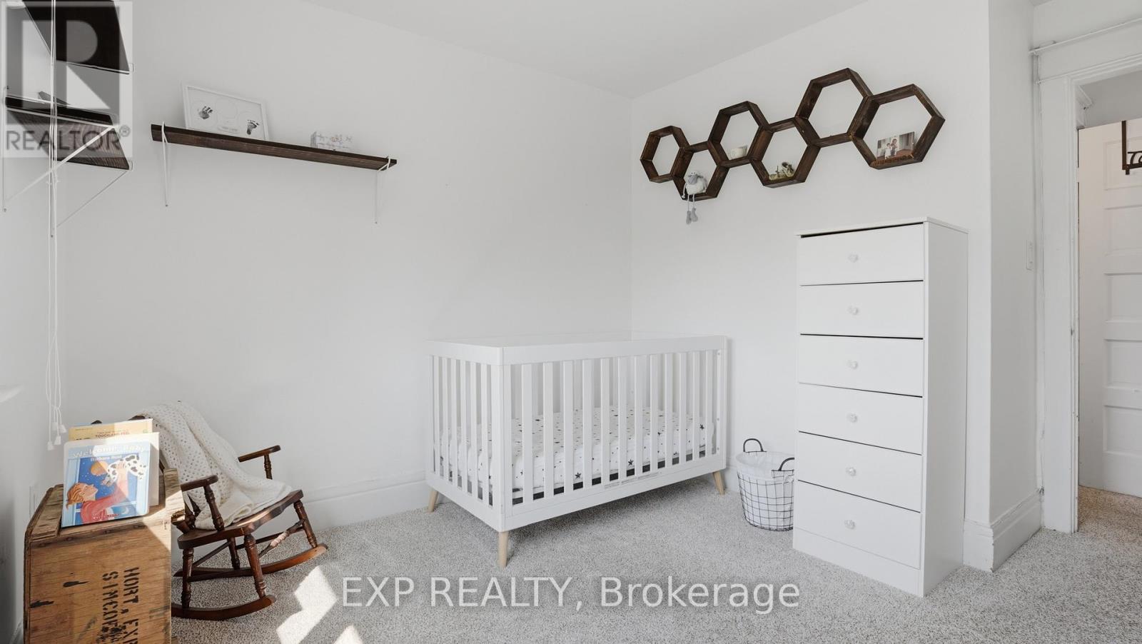 26 LOWELL AVENUE - Image 24