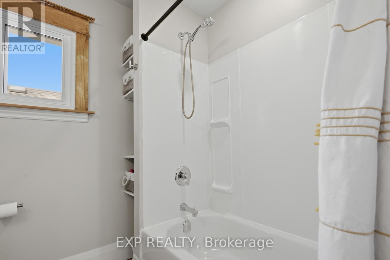26 LOWELL AVENUE - Image 28