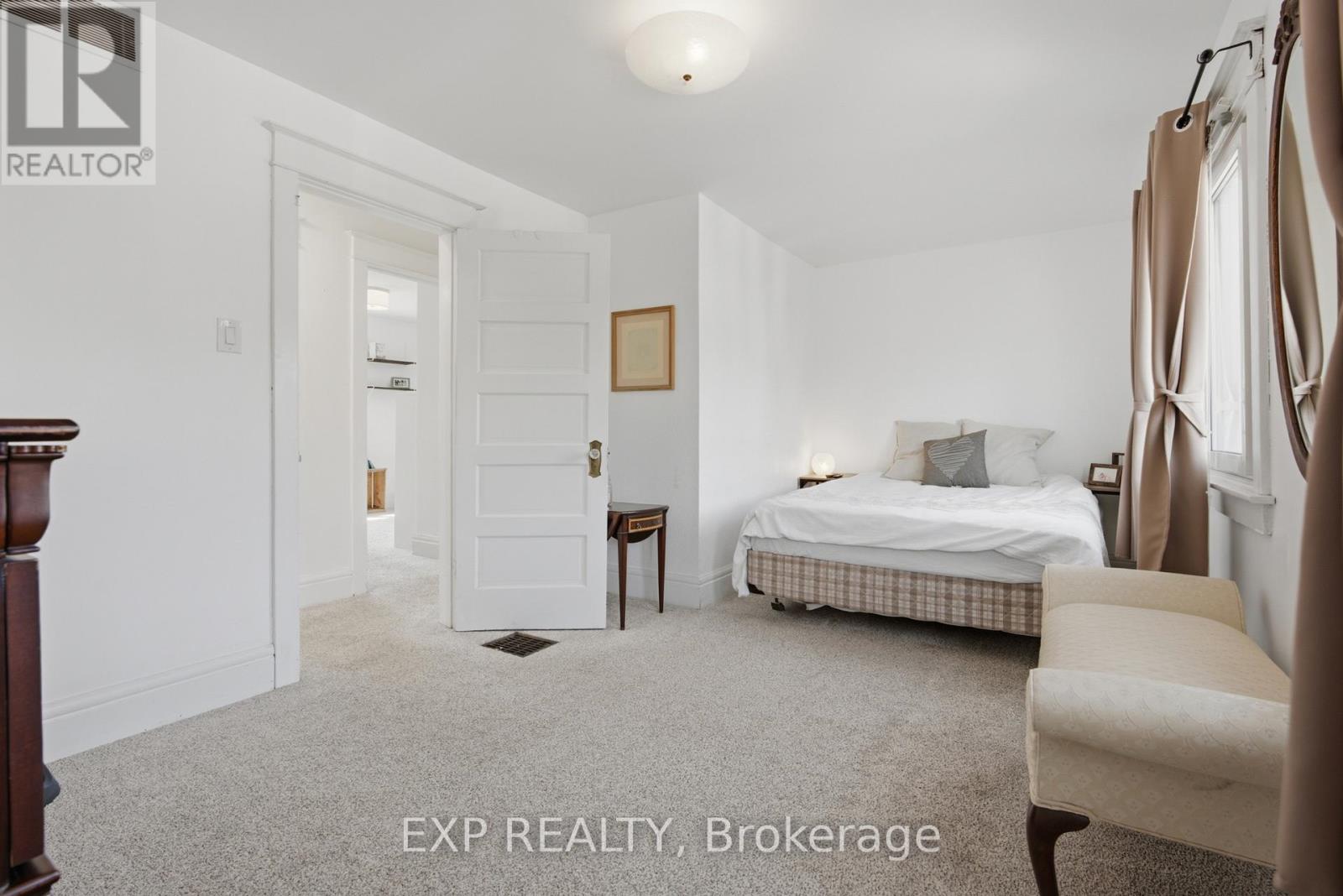 26 LOWELL AVENUE - Image 30