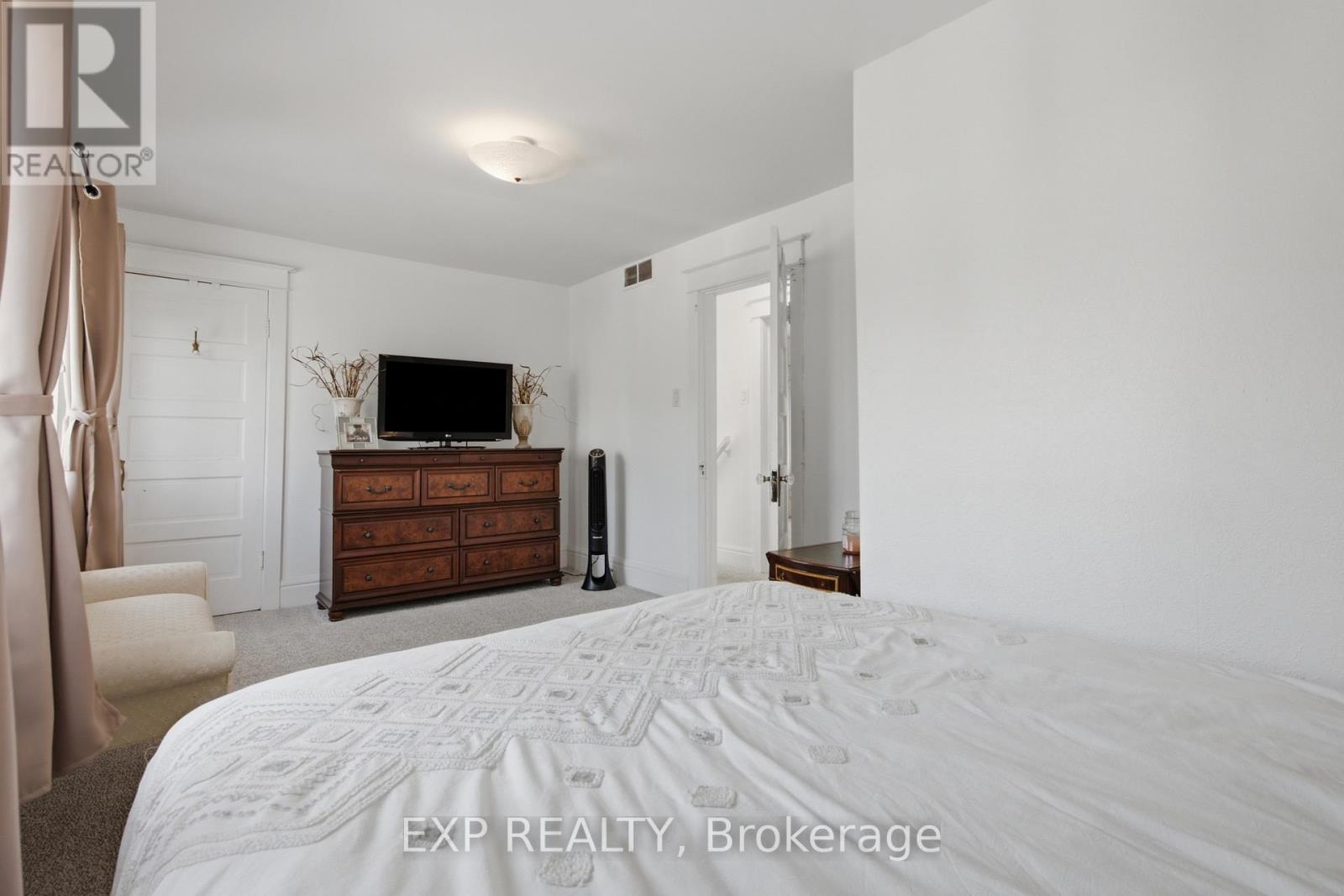 26 LOWELL AVENUE - Image 31