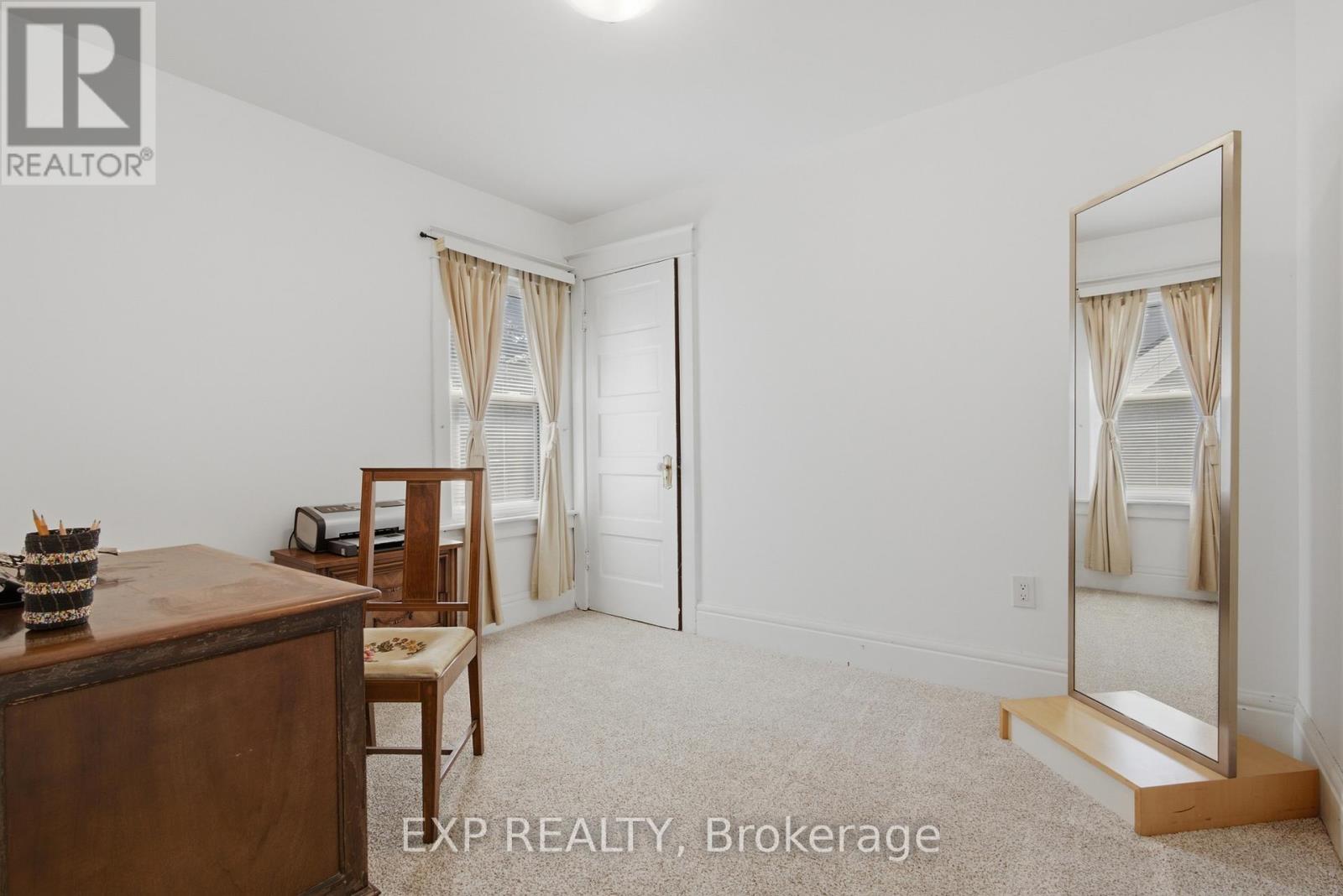 26 LOWELL AVENUE - Image 32