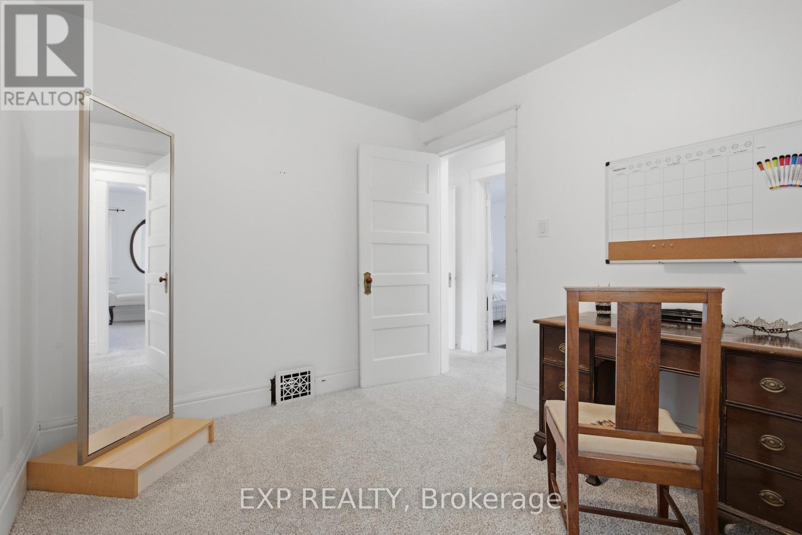 26 LOWELL AVENUE - Image 33