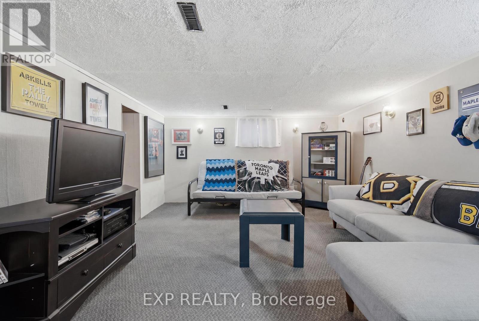 26 LOWELL AVENUE - Image 35