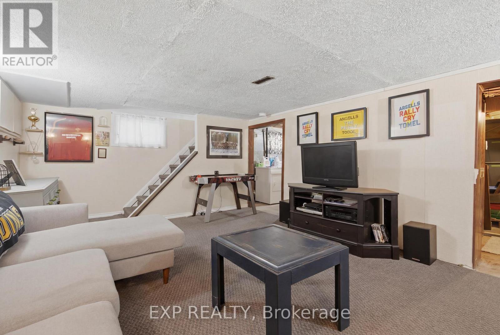 26 LOWELL AVENUE - Image 37