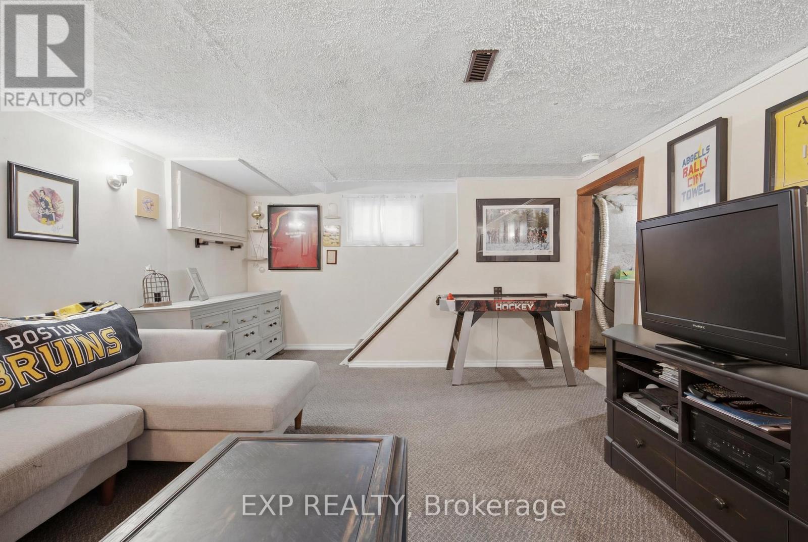 26 LOWELL AVENUE - Image 38