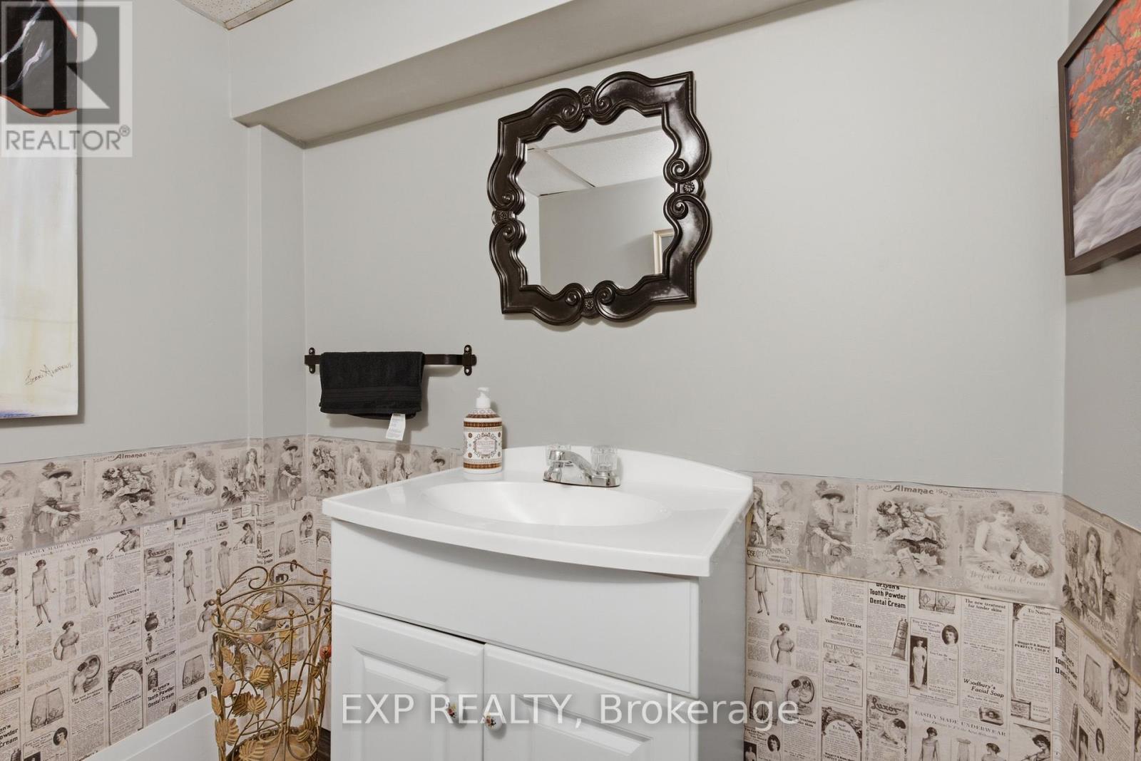 26 LOWELL AVENUE - Image 40