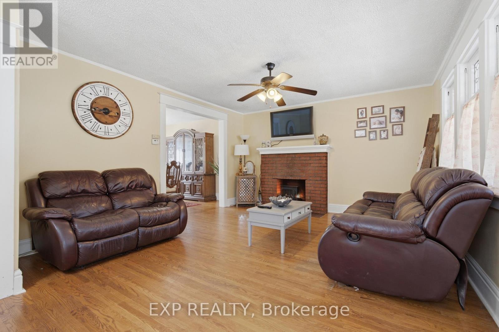 26 LOWELL AVENUE - Image 9