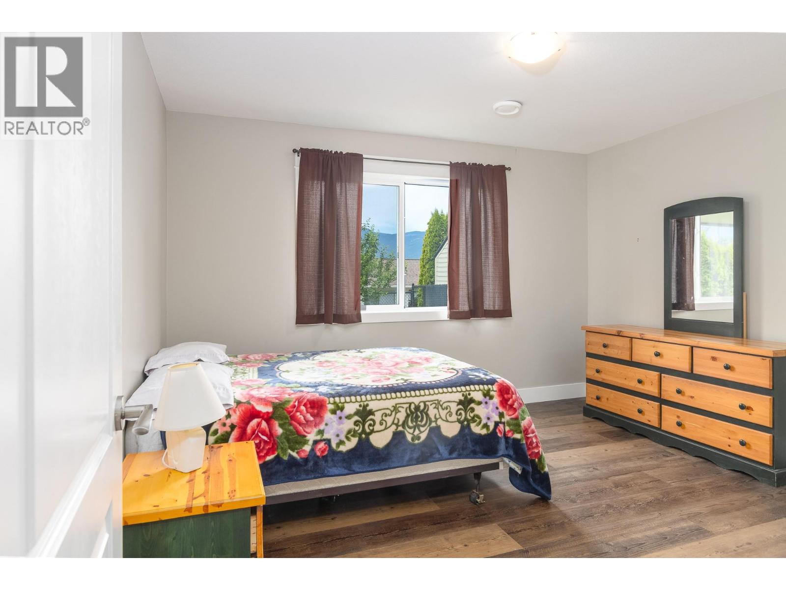 221 24 Street NE - 23