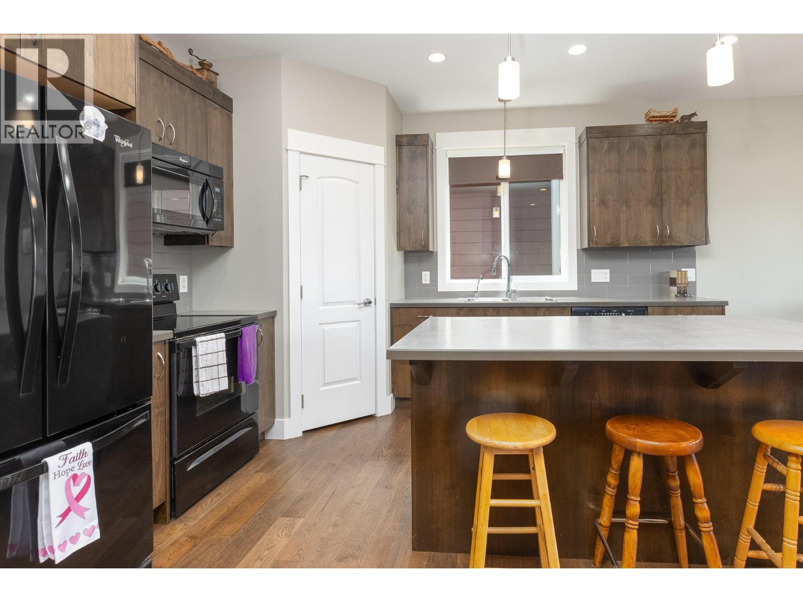 221 24 Street NE - 9