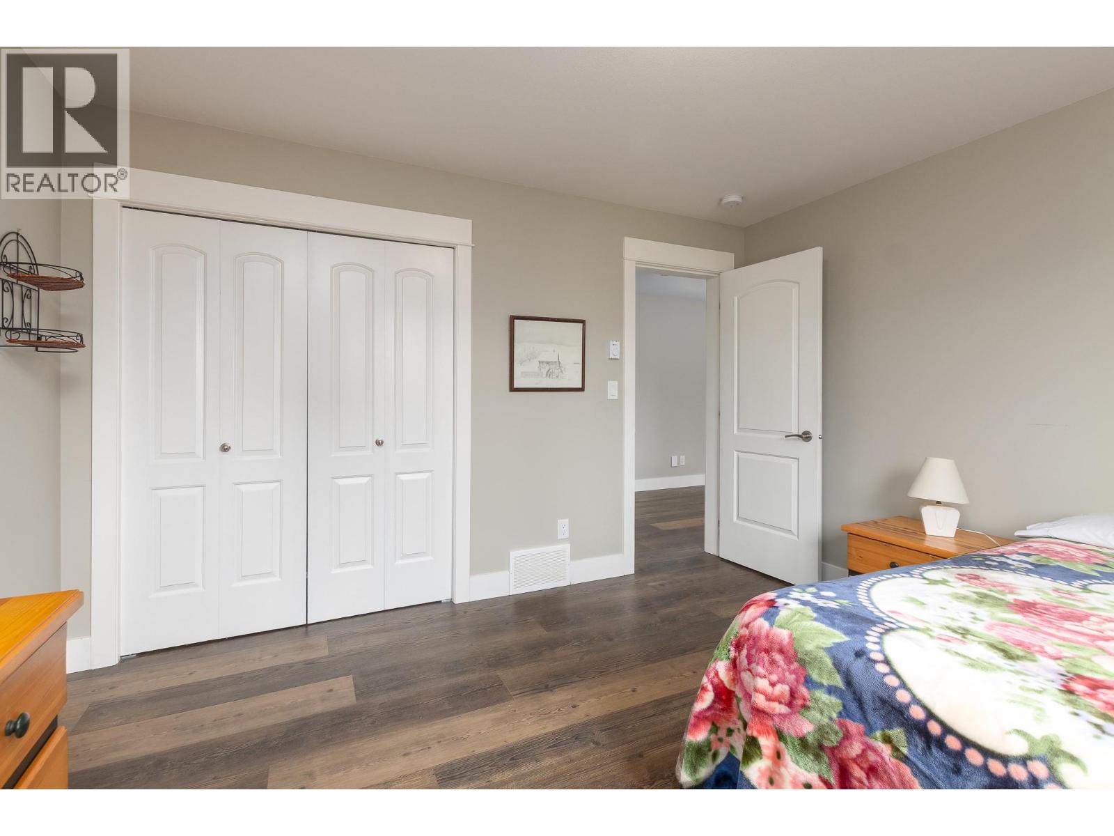 221 24 Street NE - 22
