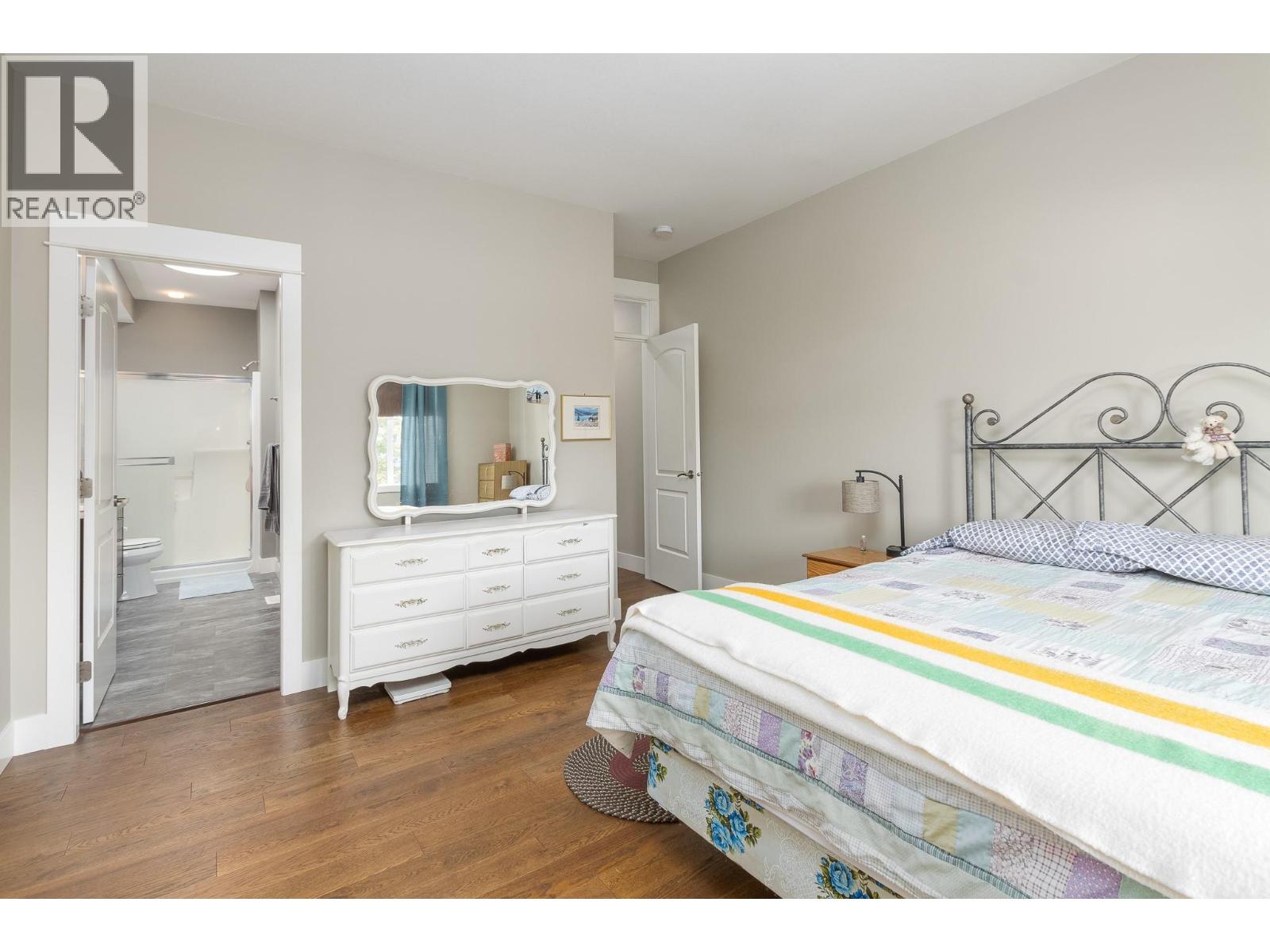 221 24 Street NE - 18