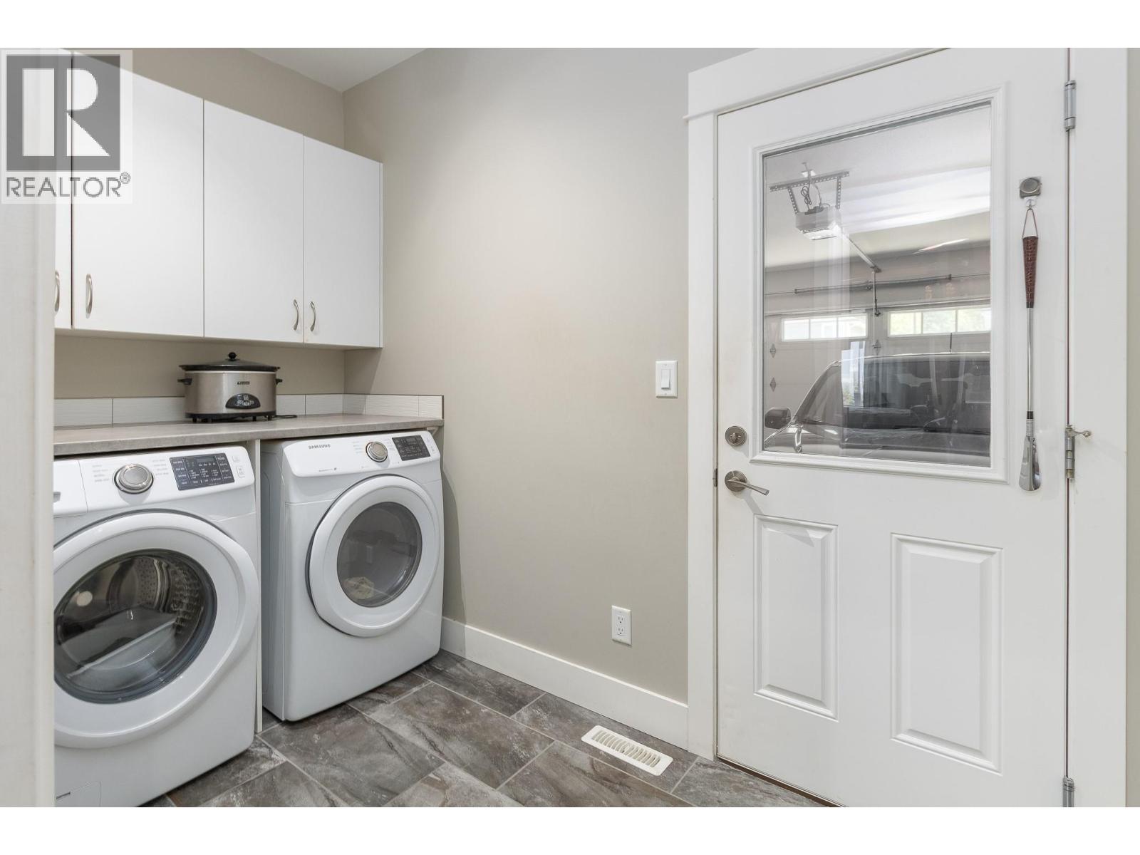 221 24 Street NE - 27