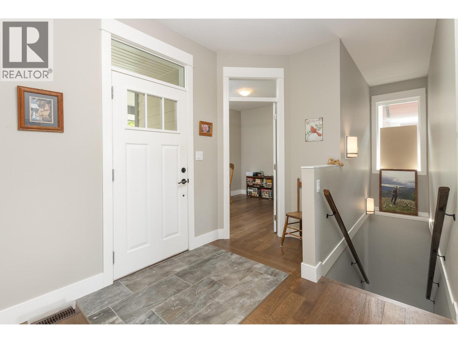 221 24 Street NE - 13
