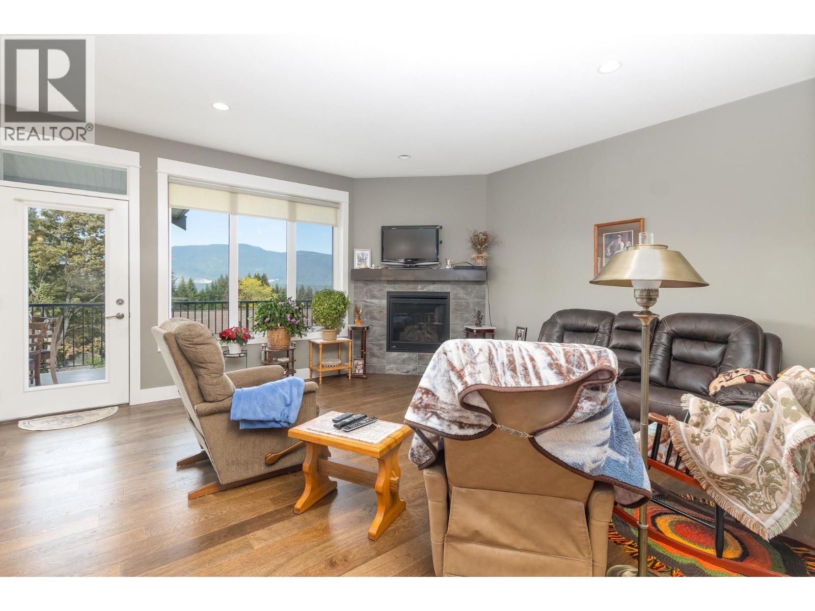 221 24 Street NE - 5