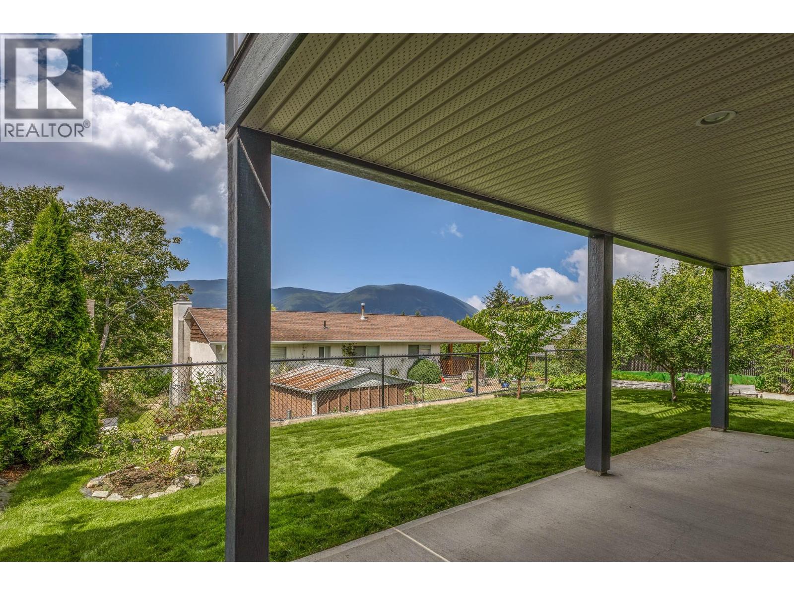 221 24 Street NE - 31