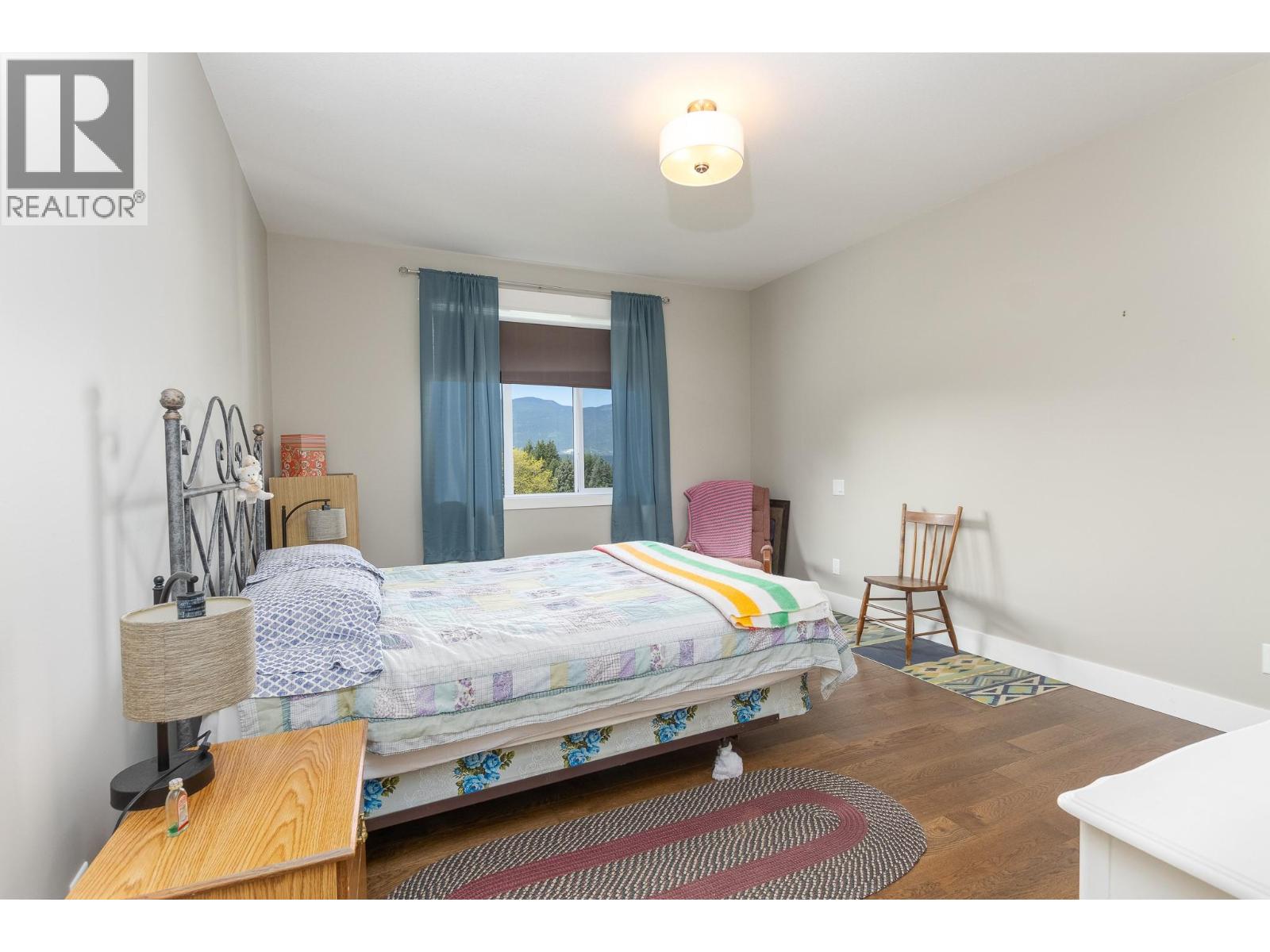 221 24 Street NE - 16