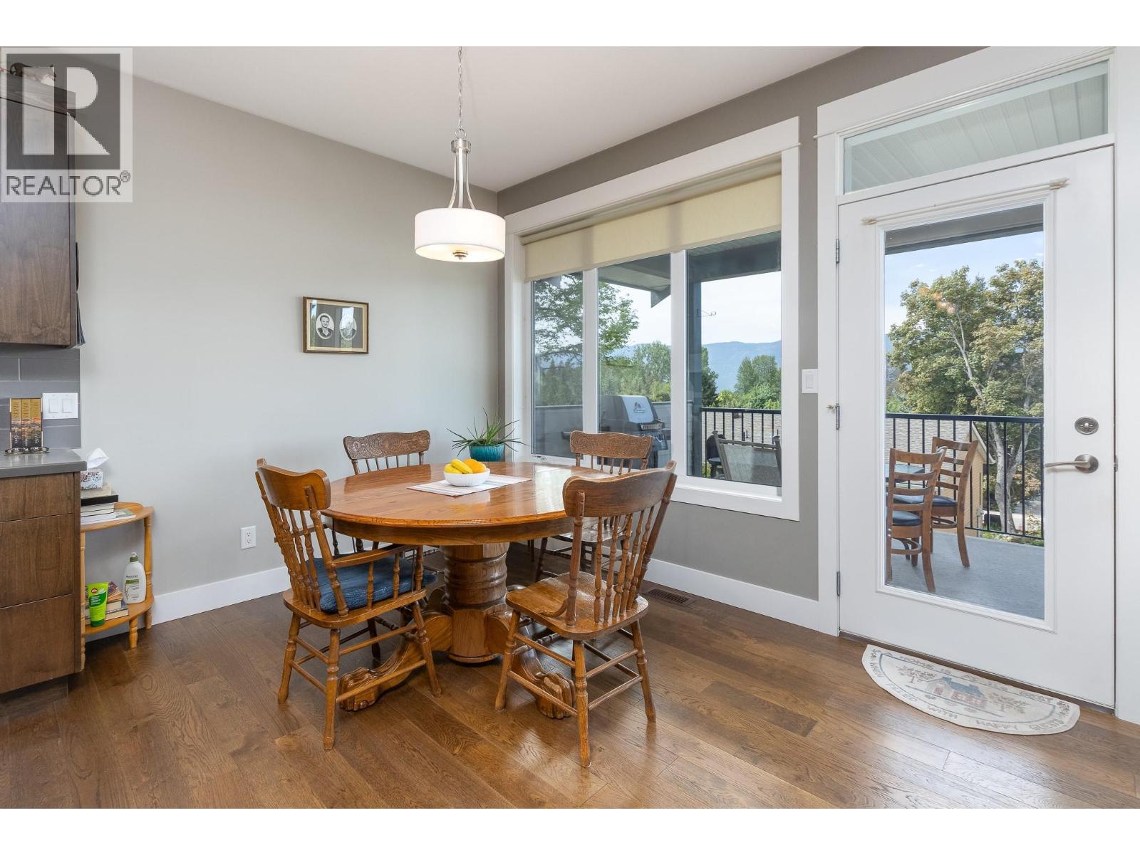 221 24 Street NE - 11