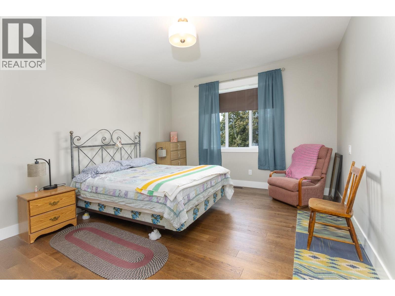 221 24 Street NE - 17