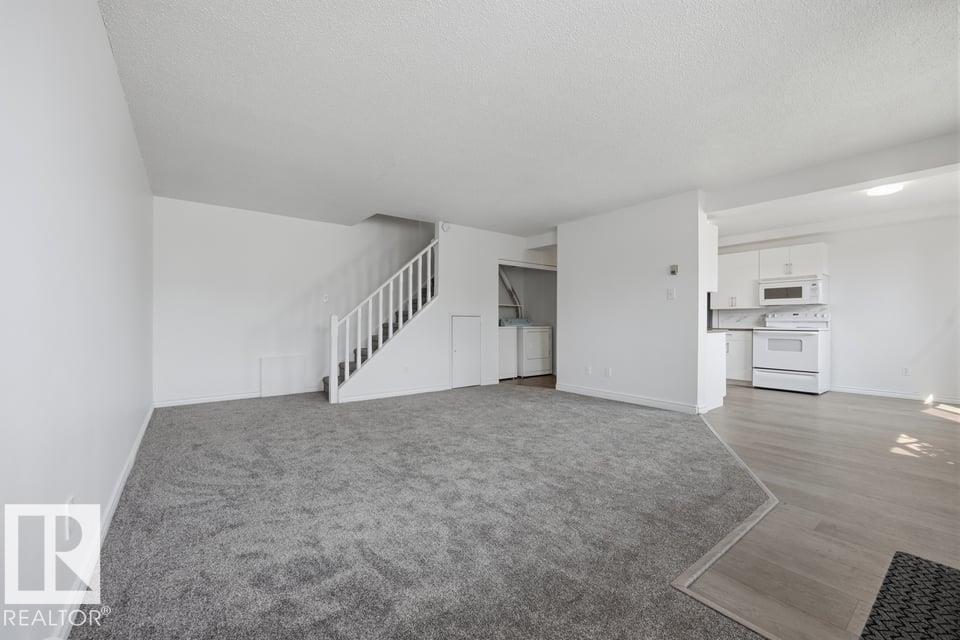 #105 14530 52 ST NW - 3
