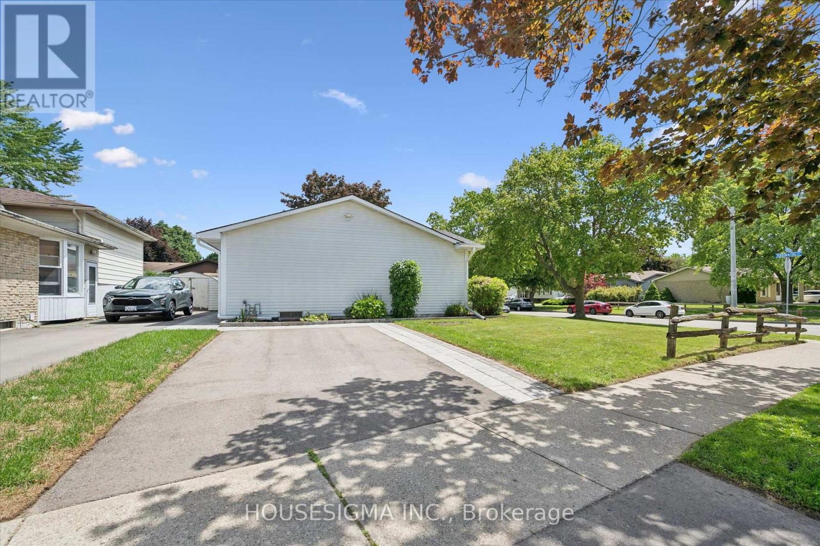 2 KEEWATIN AVENUE - 29