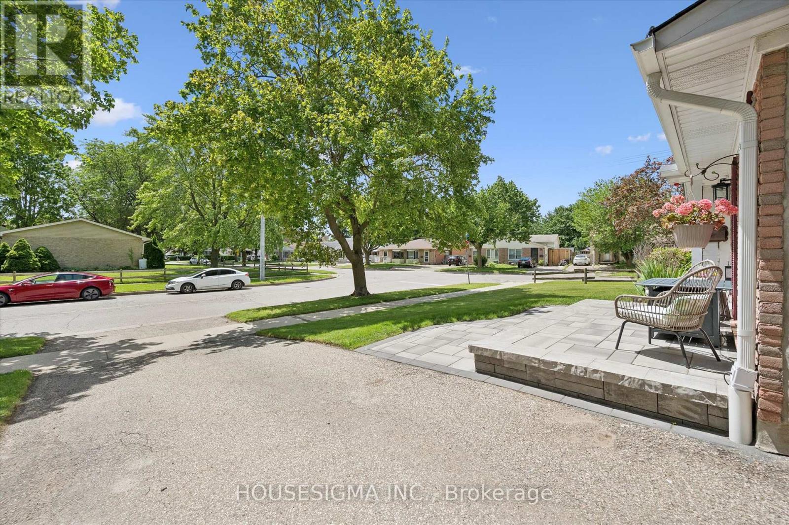 2 KEEWATIN AVENUE - 31