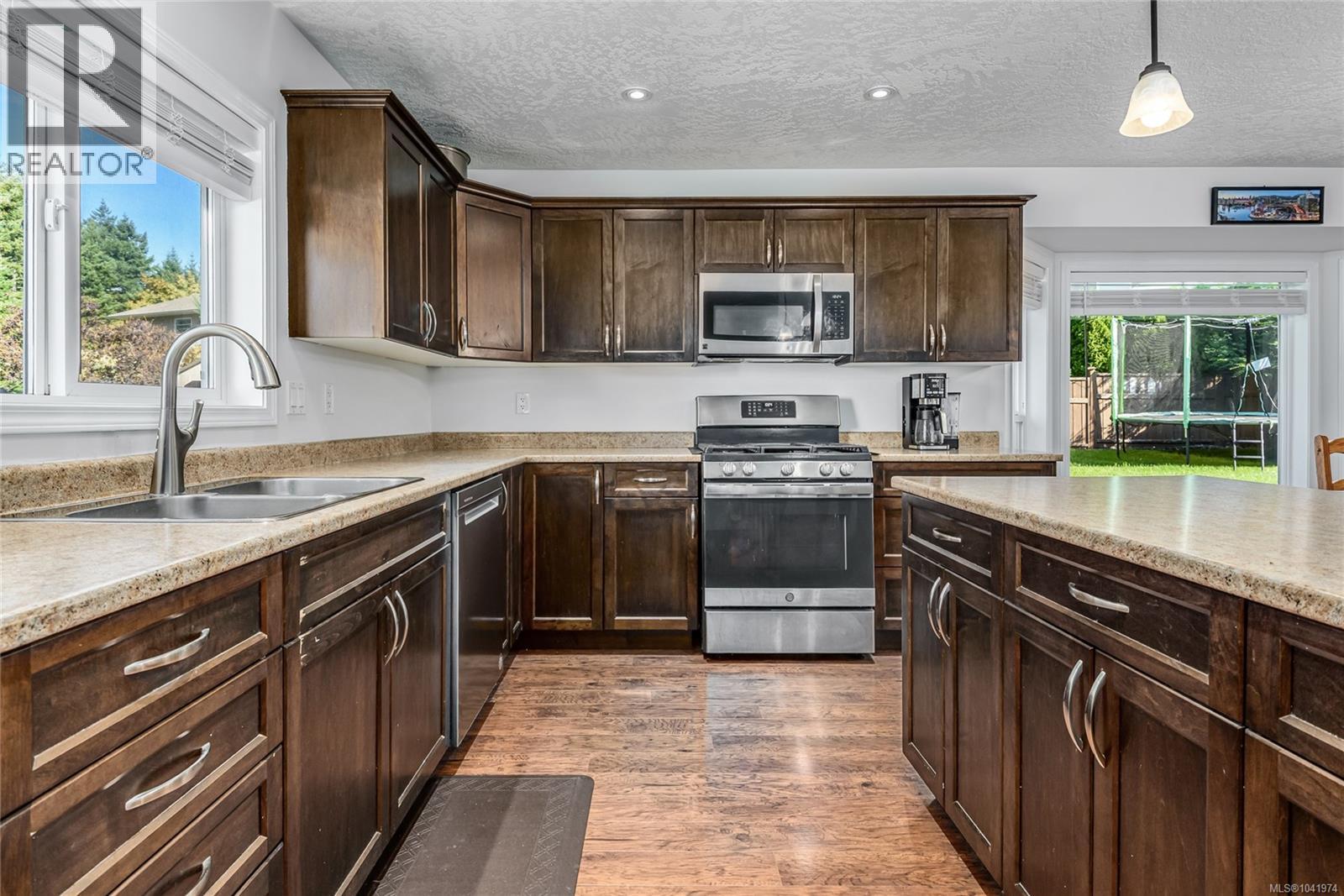 1416 Noel Ave - 7