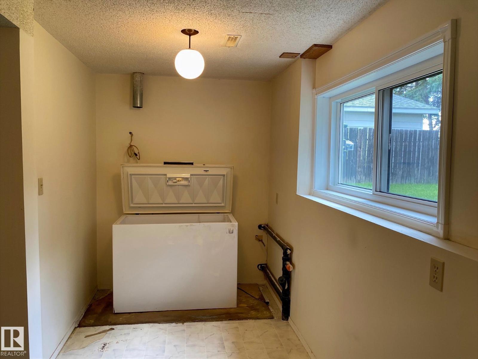2211 MILLBOURNE RD W NW — photo 32