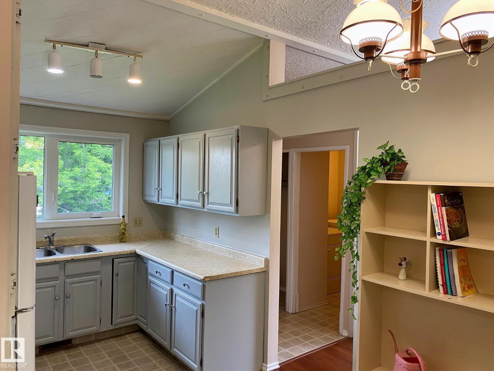 2211 MILLBOURNE RD W NW - photo 5