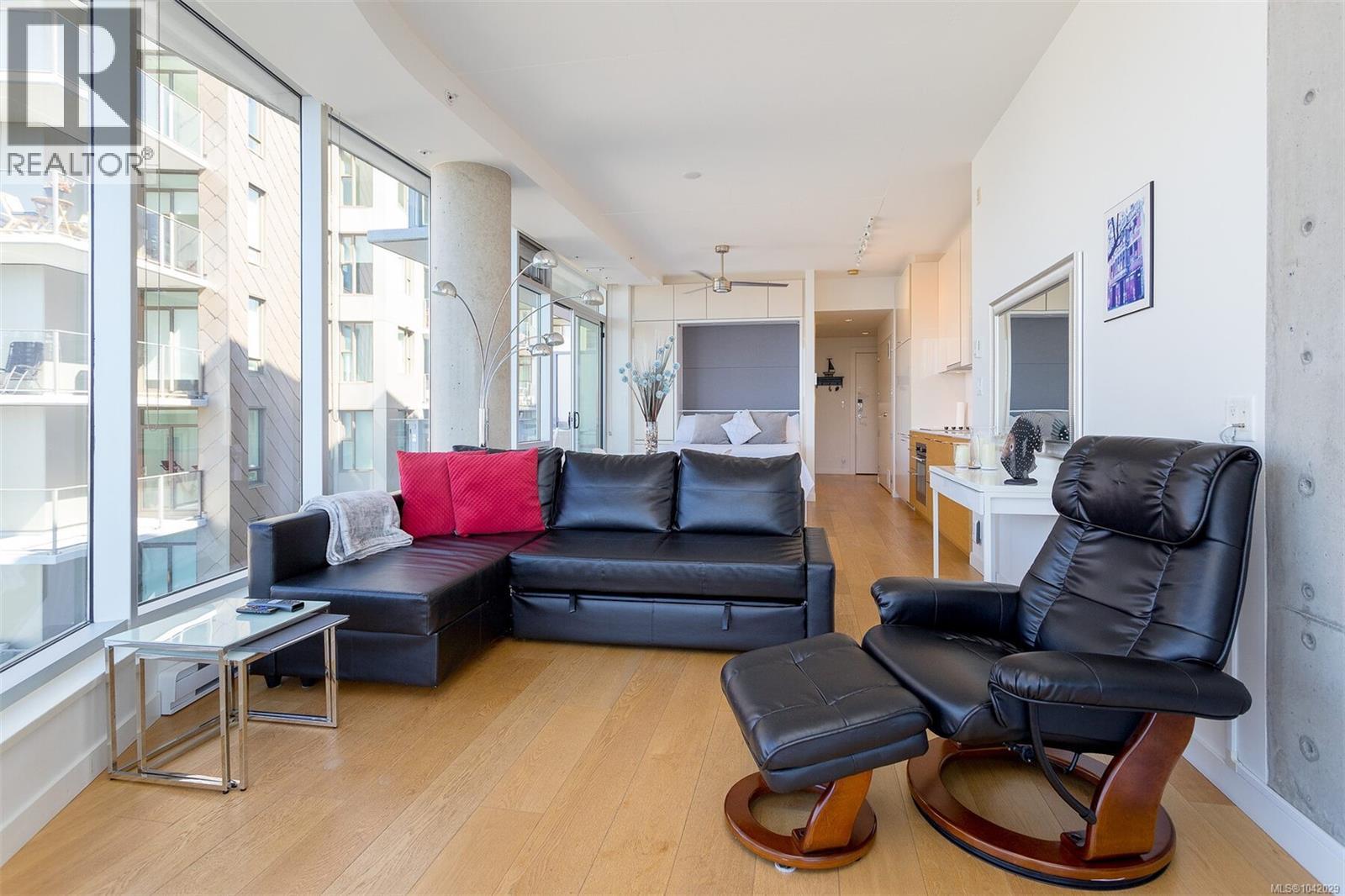 #212B 456 Pandora Ave - 21