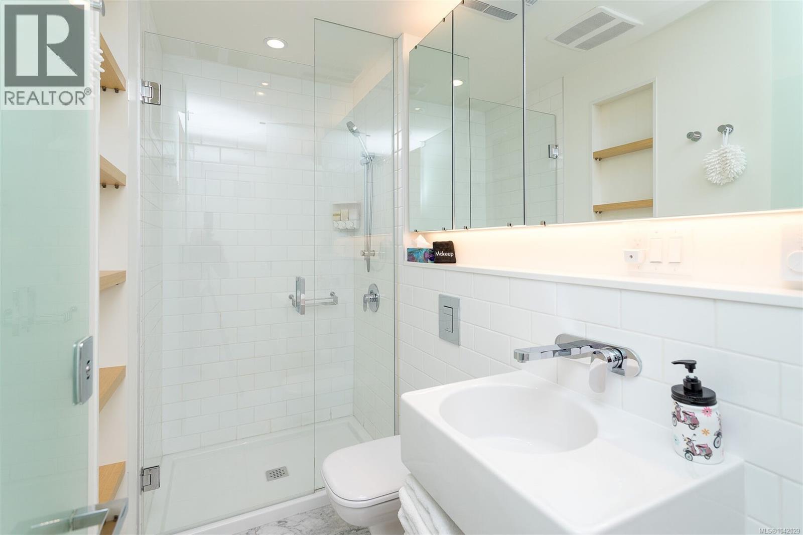 #212B 456 Pandora Ave - 30