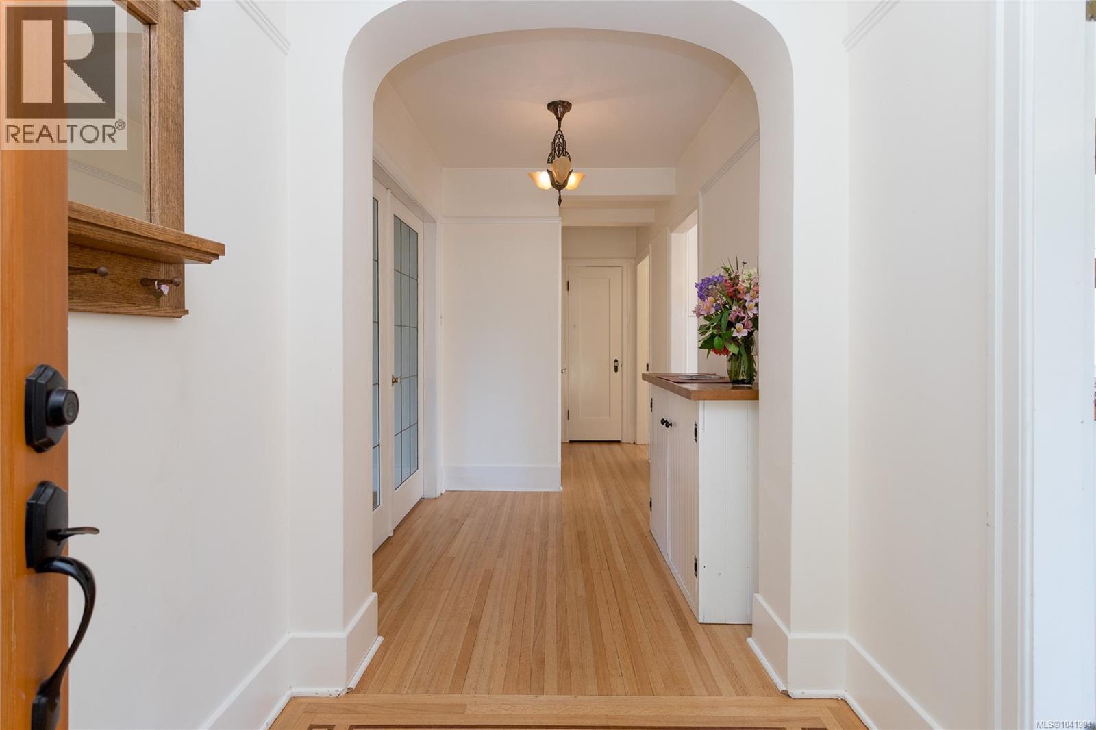  2875 Rockwell Avenue, Saanich