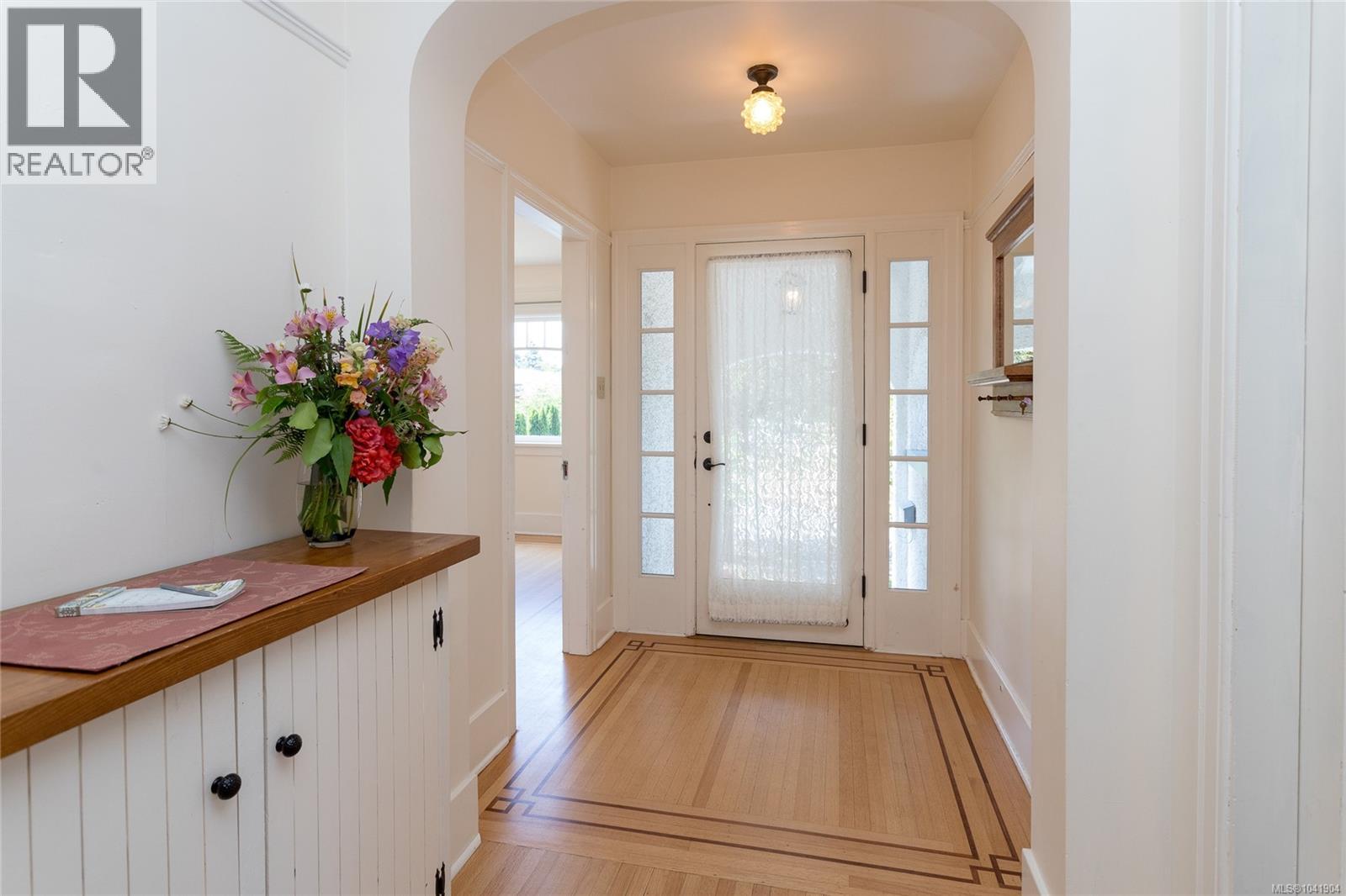  2875 Rockwell Avenue, Saanich
