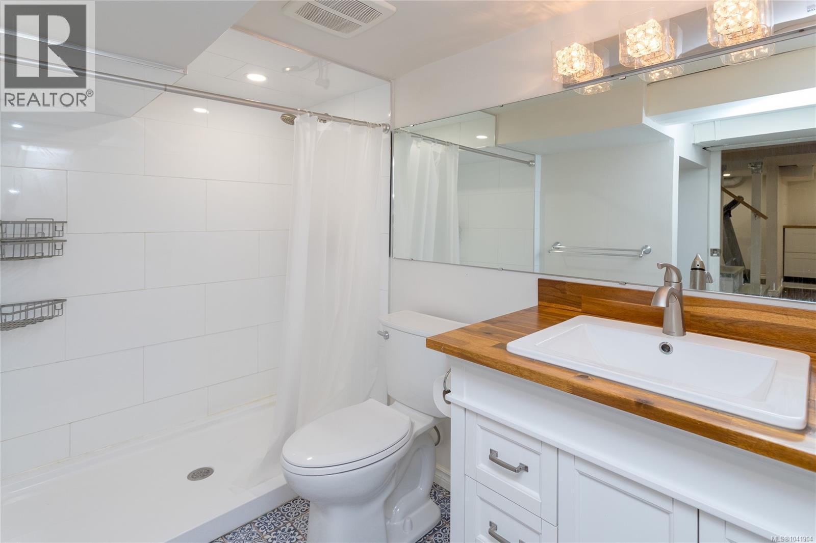  2875 Rockwell Avenue, Saanich