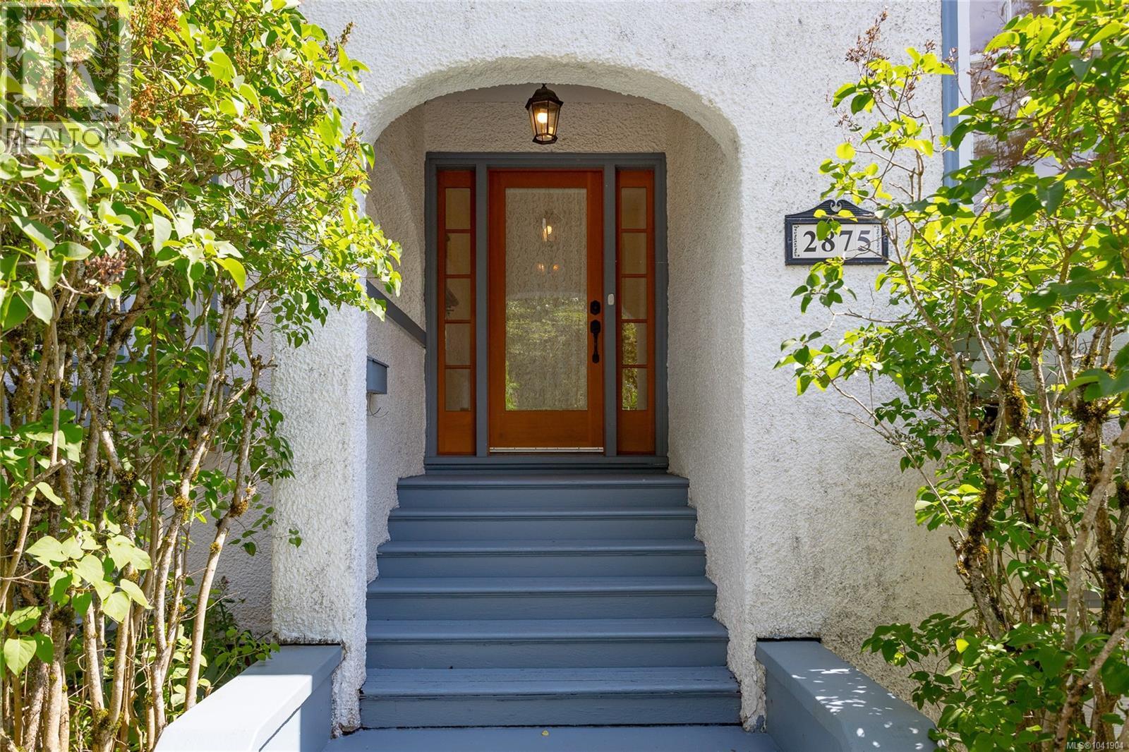  2875 Rockwell Avenue, Saanich