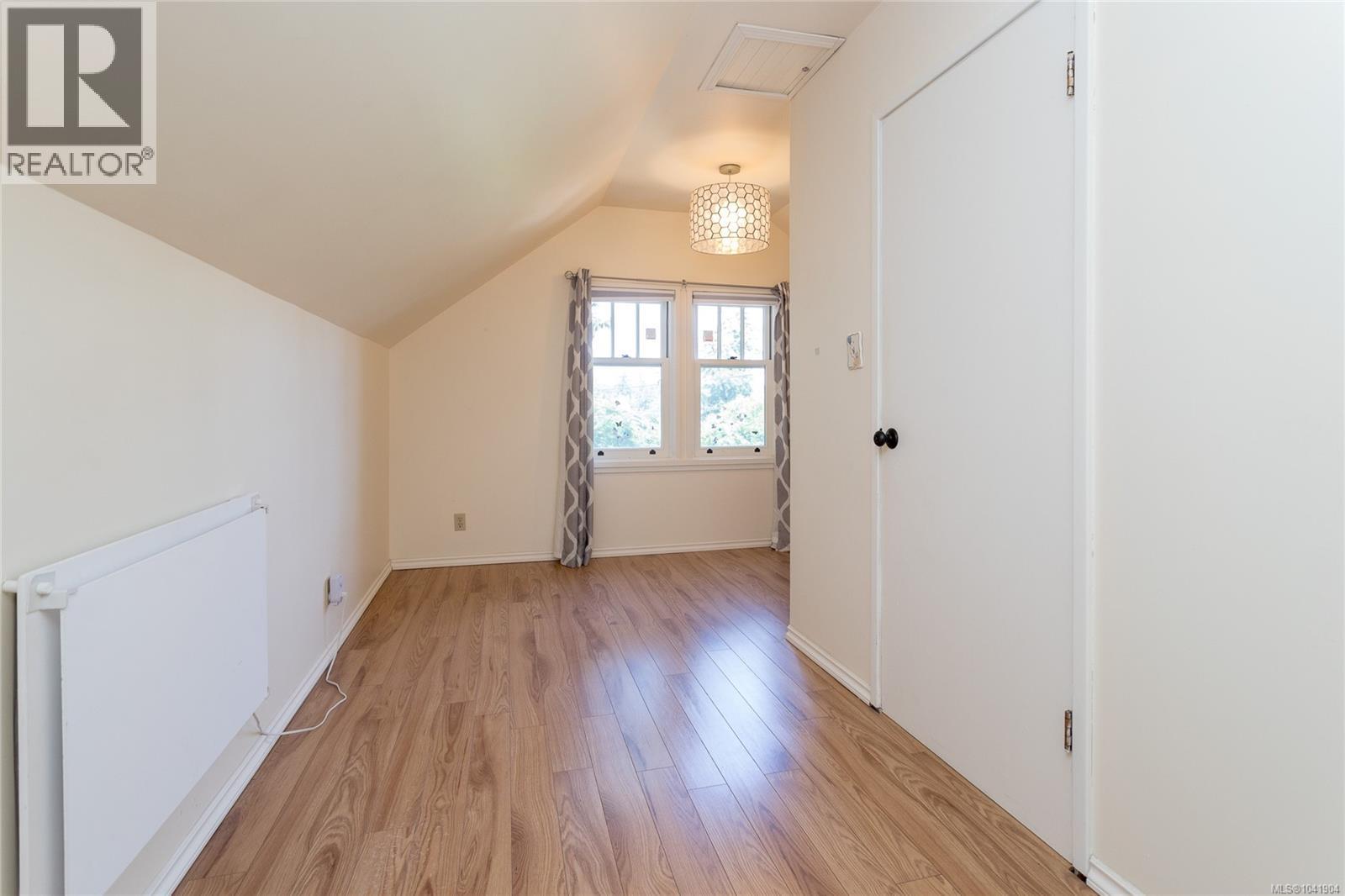  2875 Rockwell Avenue, Saanich