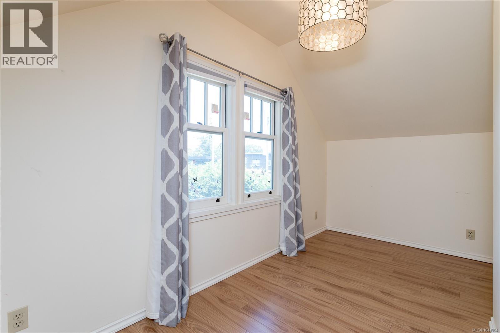  2875 Rockwell Avenue, Saanich