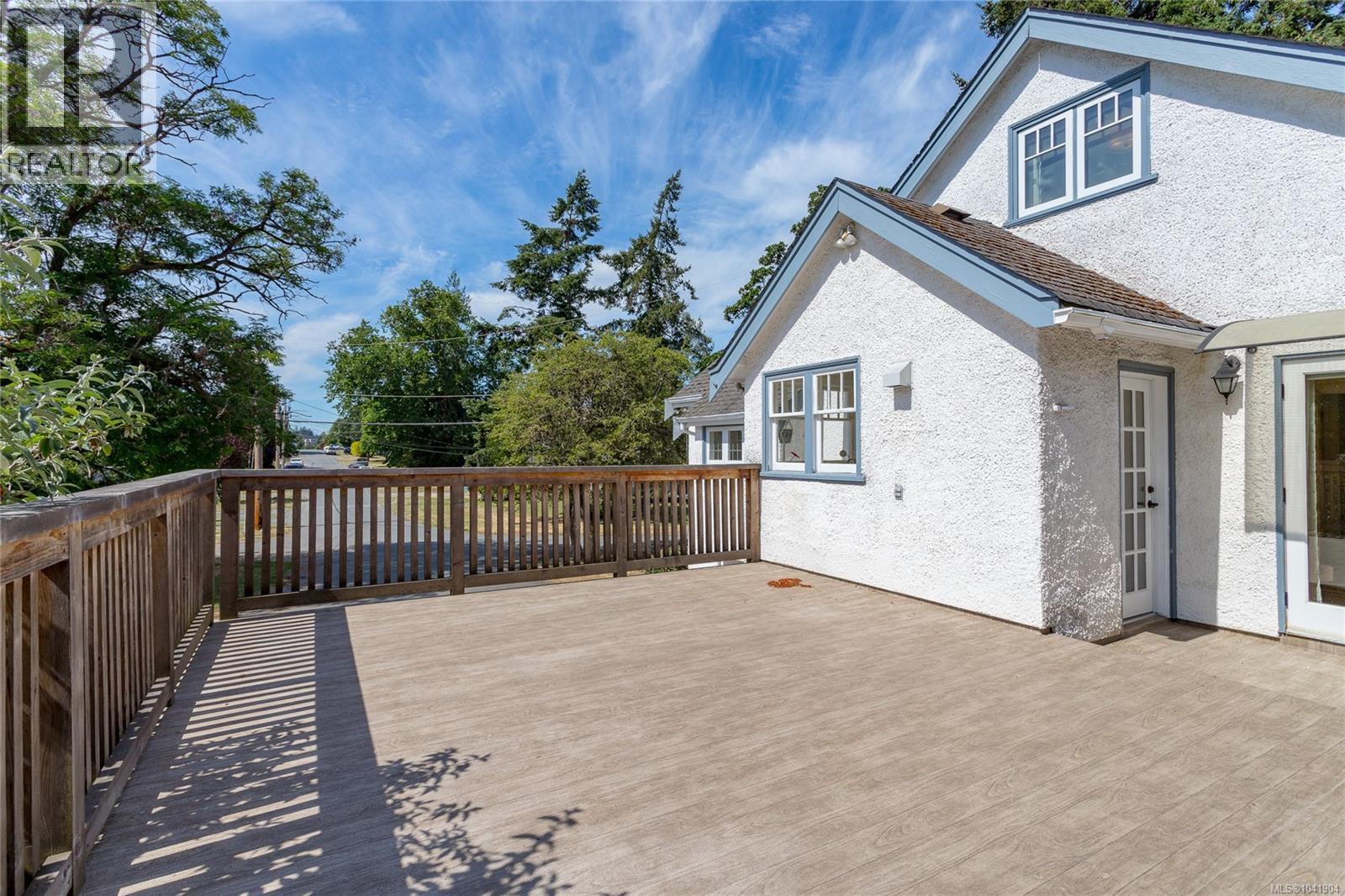  2875 Rockwell Avenue, Saanich