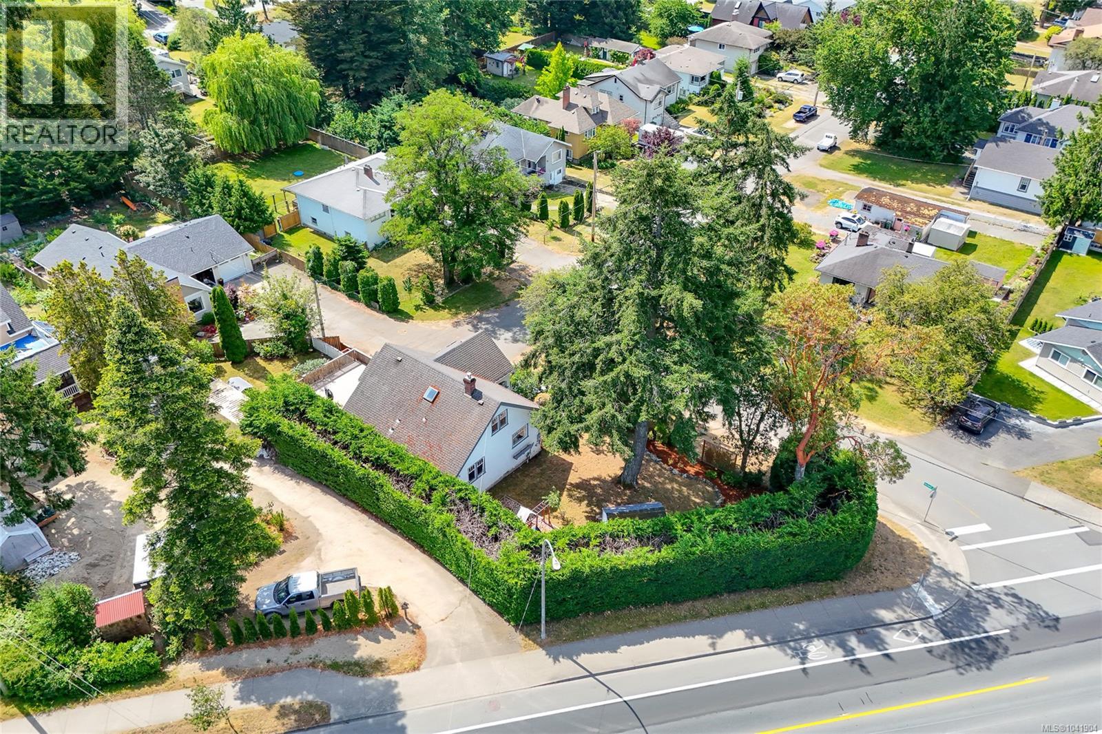  2875 Rockwell Avenue, Saanich