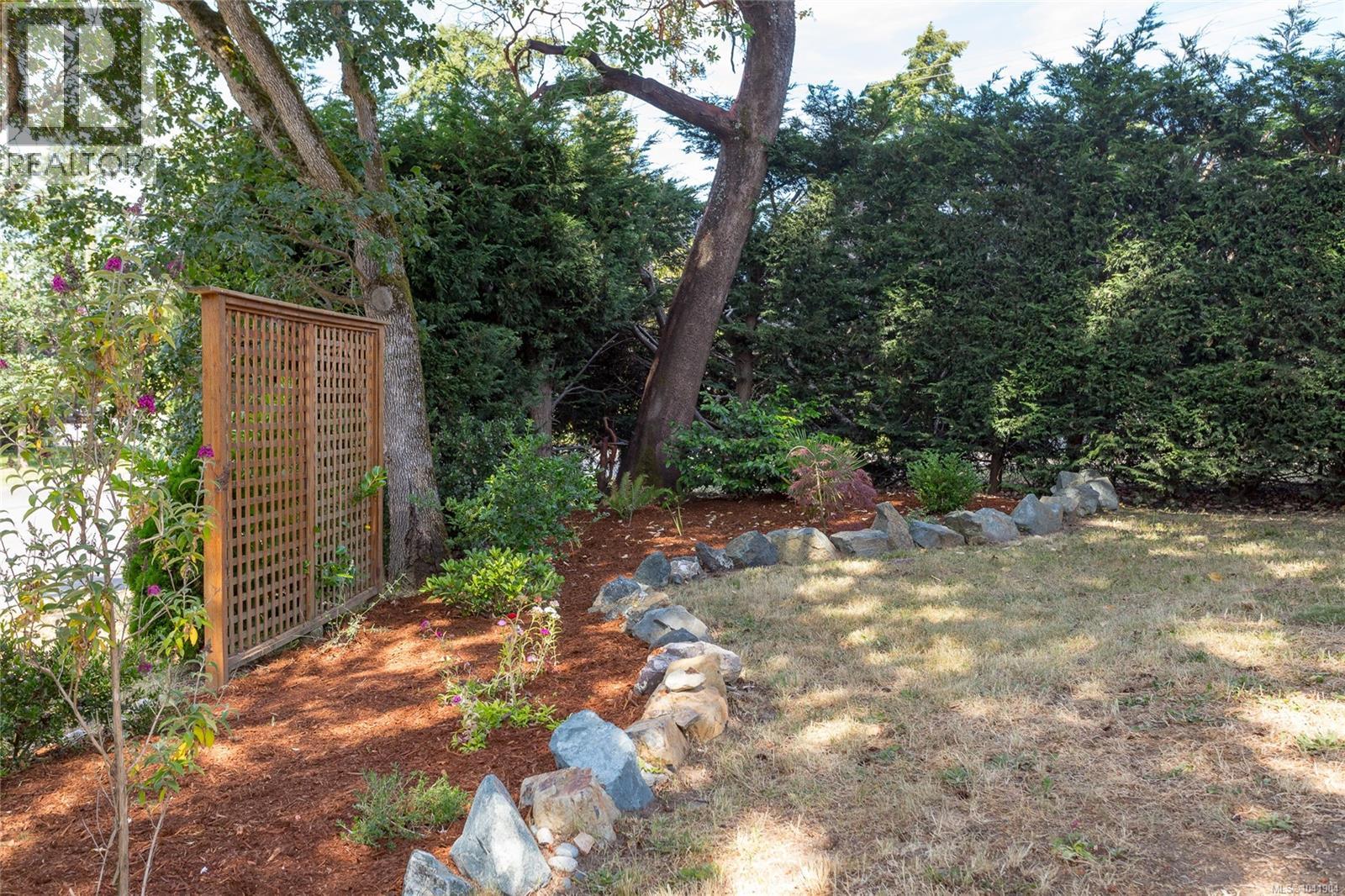  2875 Rockwell Avenue, Saanich