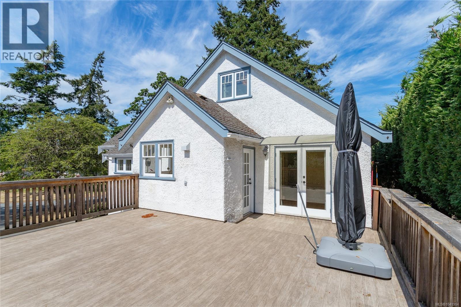  2875 Rockwell Avenue, Saanich