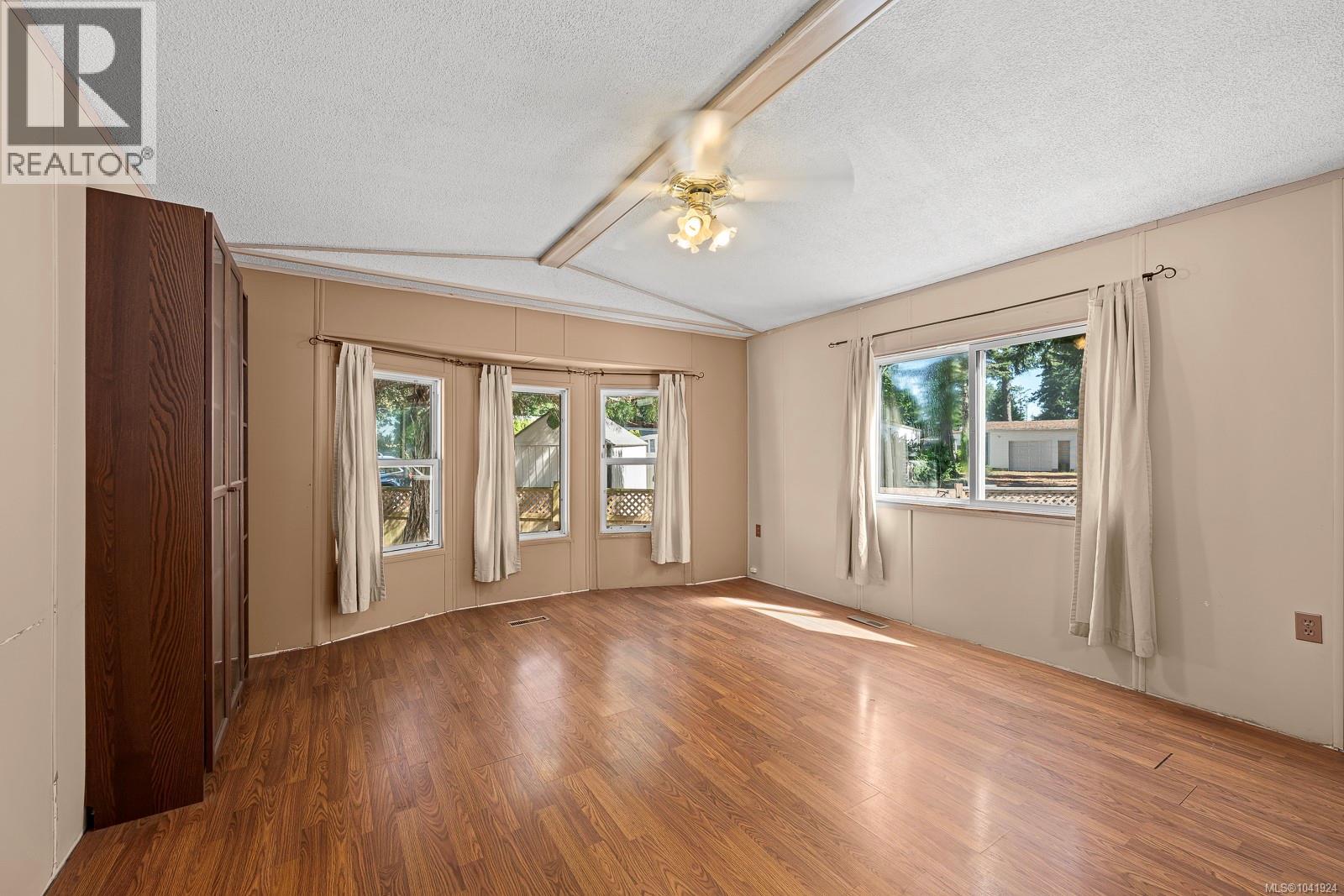 2179 Stadacona Dr - 11