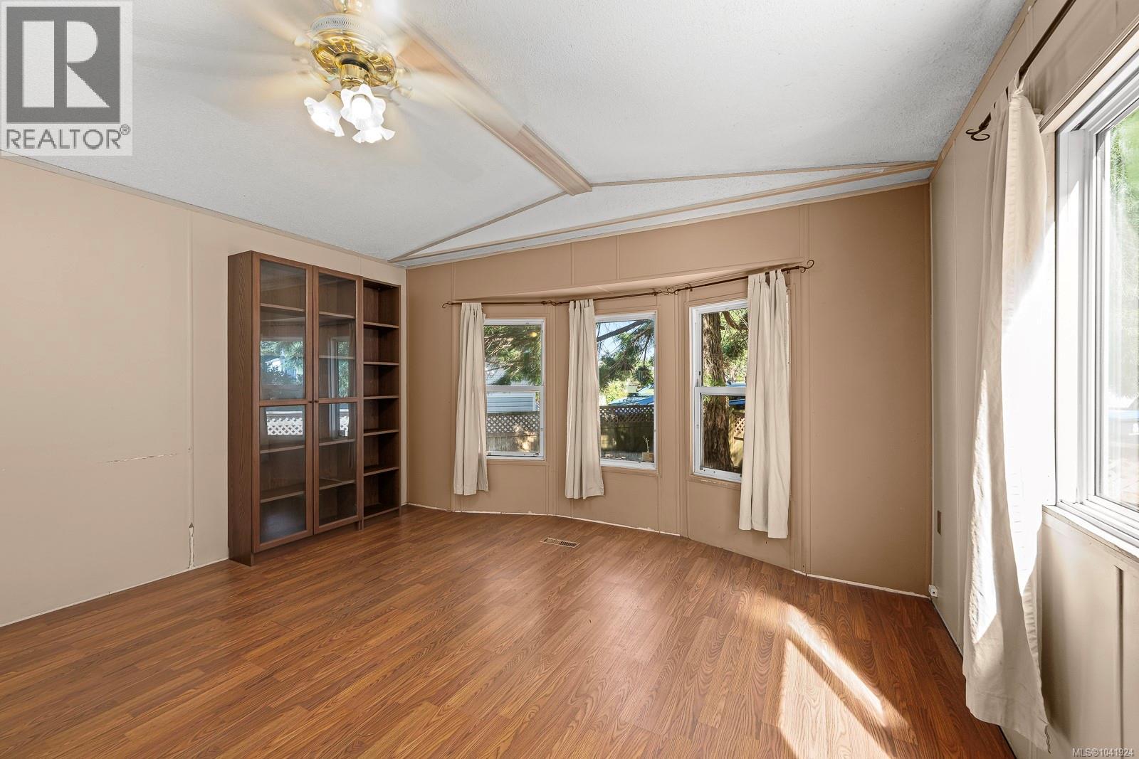2179 Stadacona Dr - 12