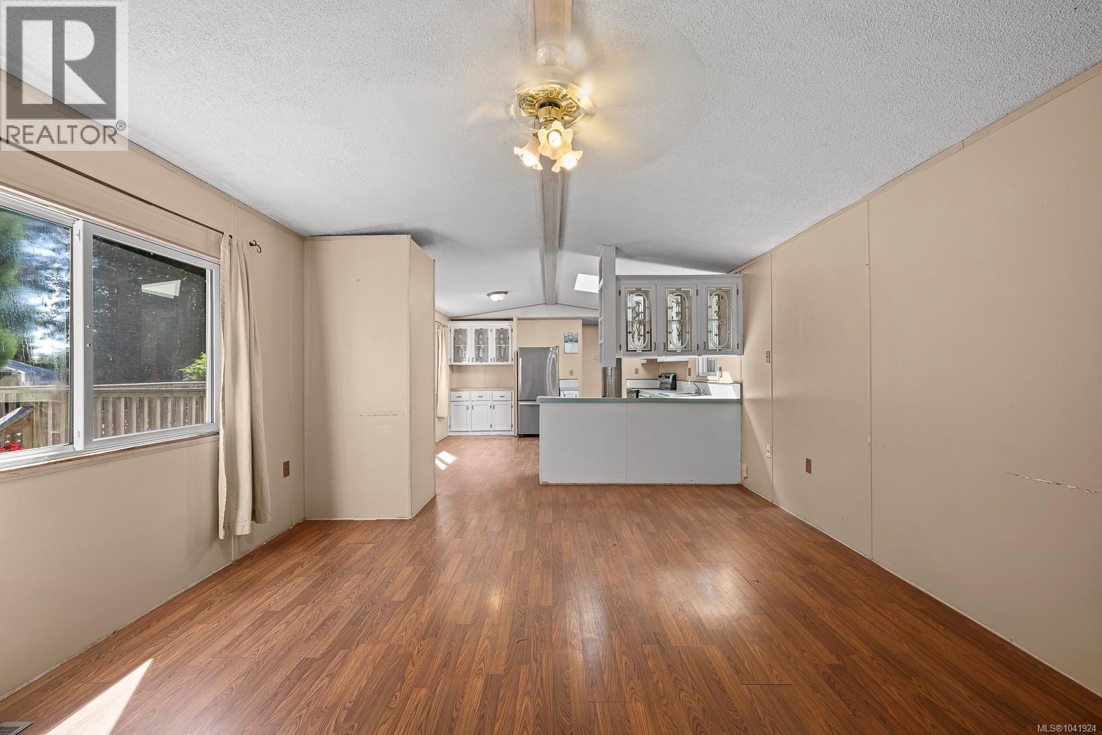 2179 Stadacona Dr - 13